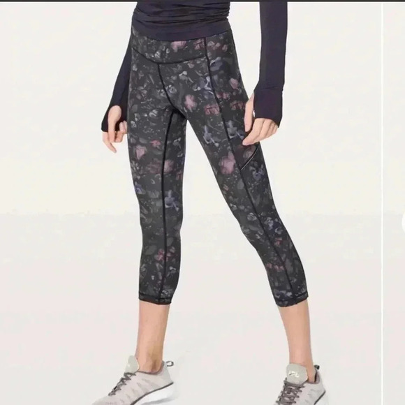 Lululemon Speed Up Crop - Picture 10 of 10